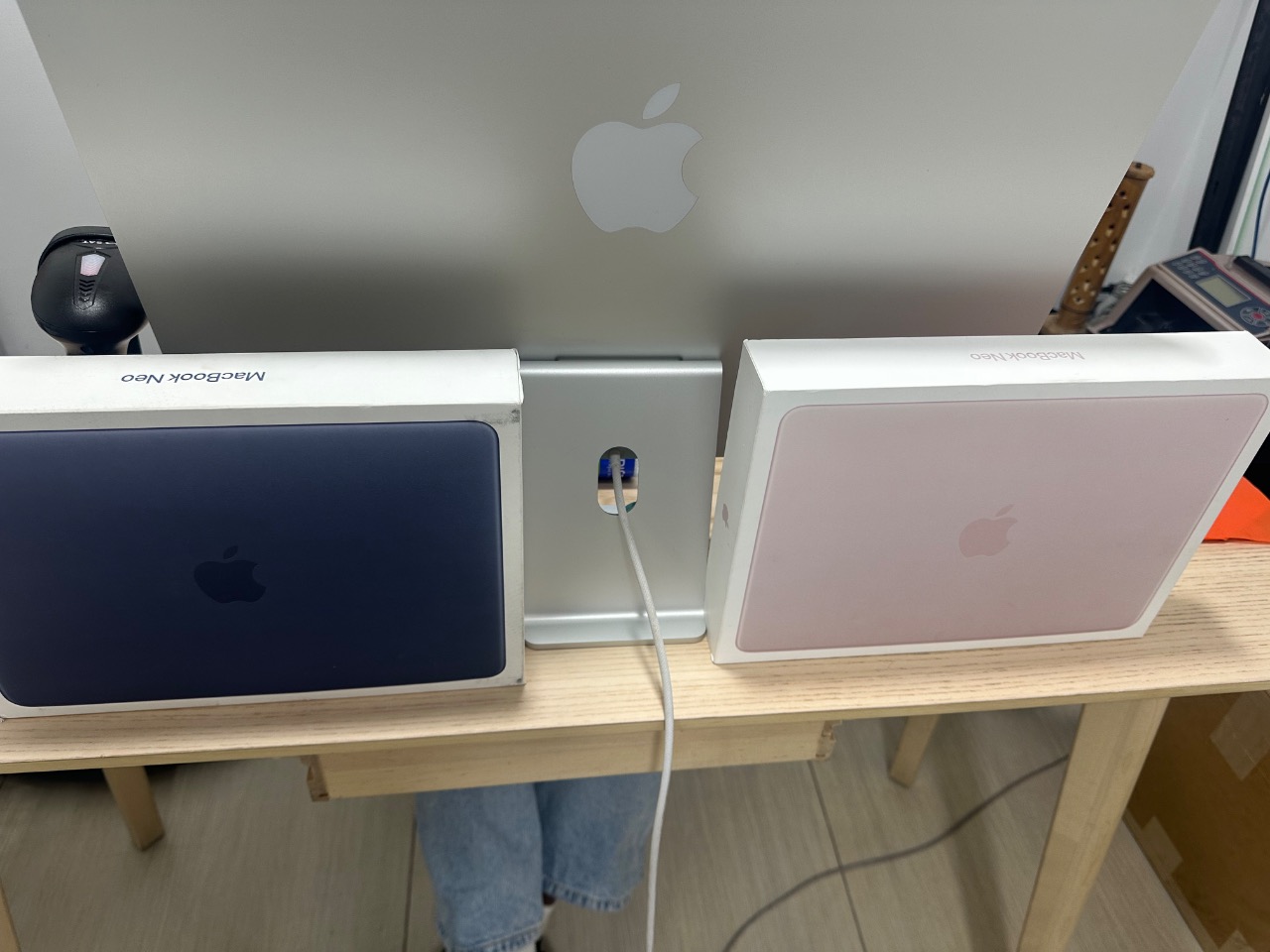 MacBook neo256GB  (Rosa), foto 2 de 2