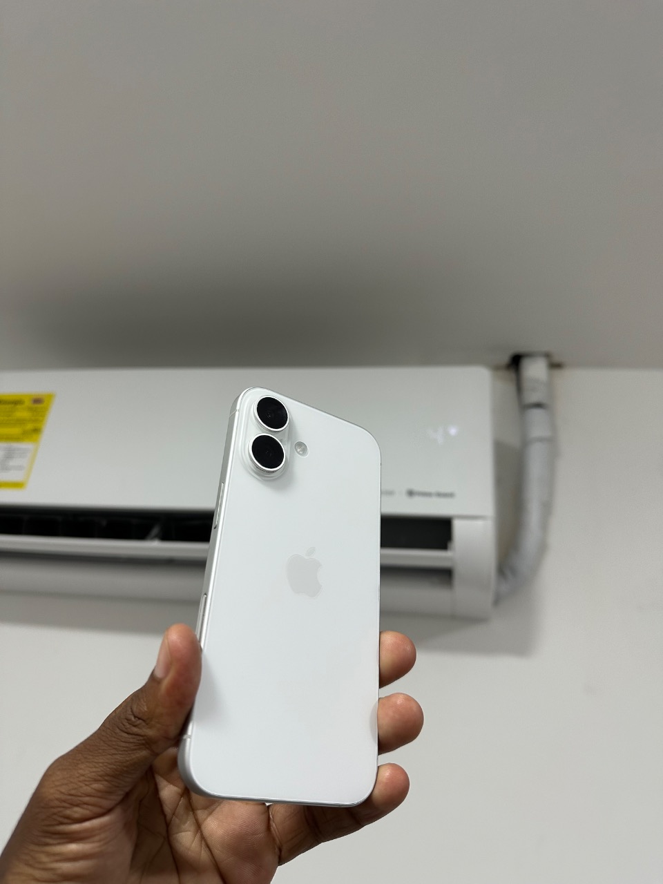iPhone 16 128Gb  Sim F, foto 3 de 3